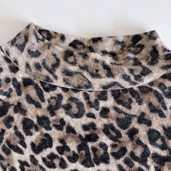 Generation Love Cashmere Cheetah Print Cold Shoulder Sweater M - Picture 7 of 11